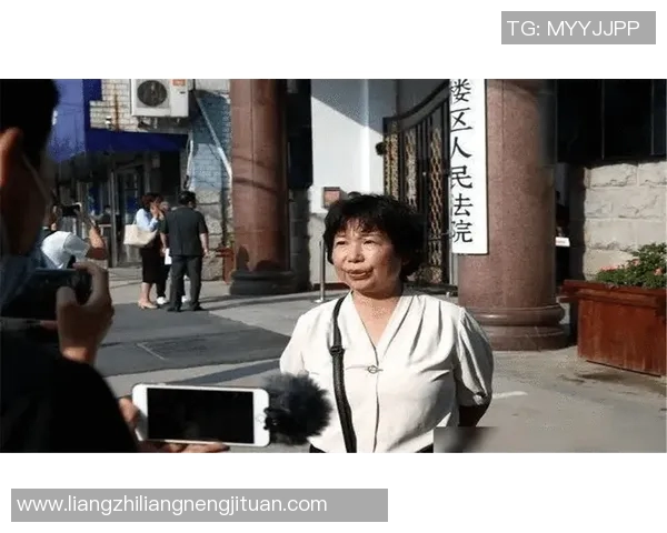 姚明亲临现场参加签名活动引发球迷热烈追捧与期待